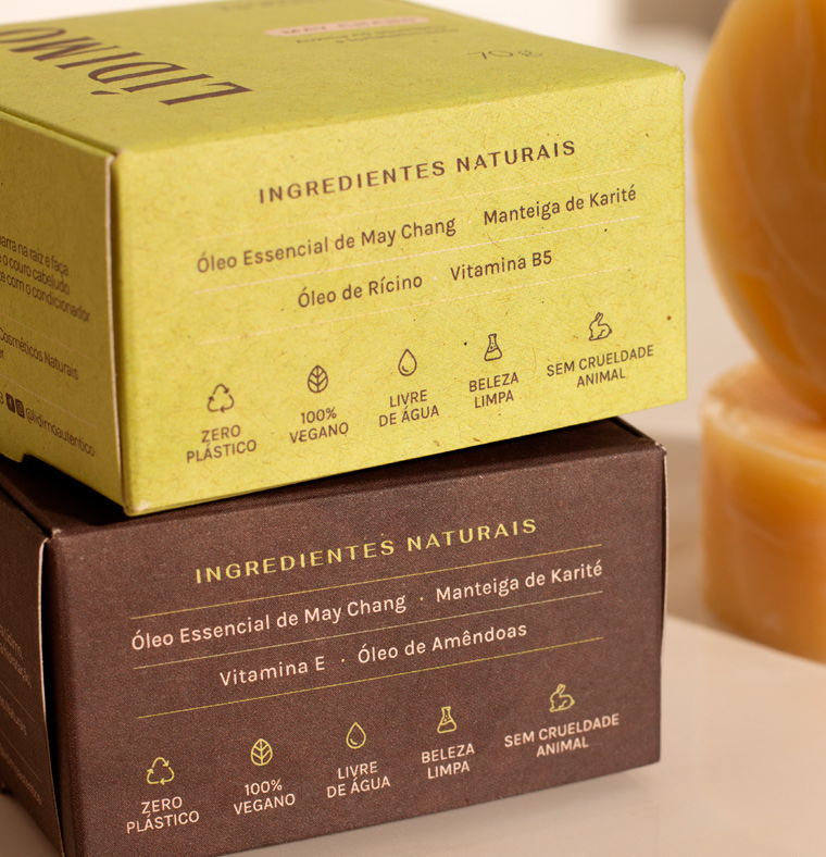 Caixas de condicionador e shampoo natural em barra lídimo.